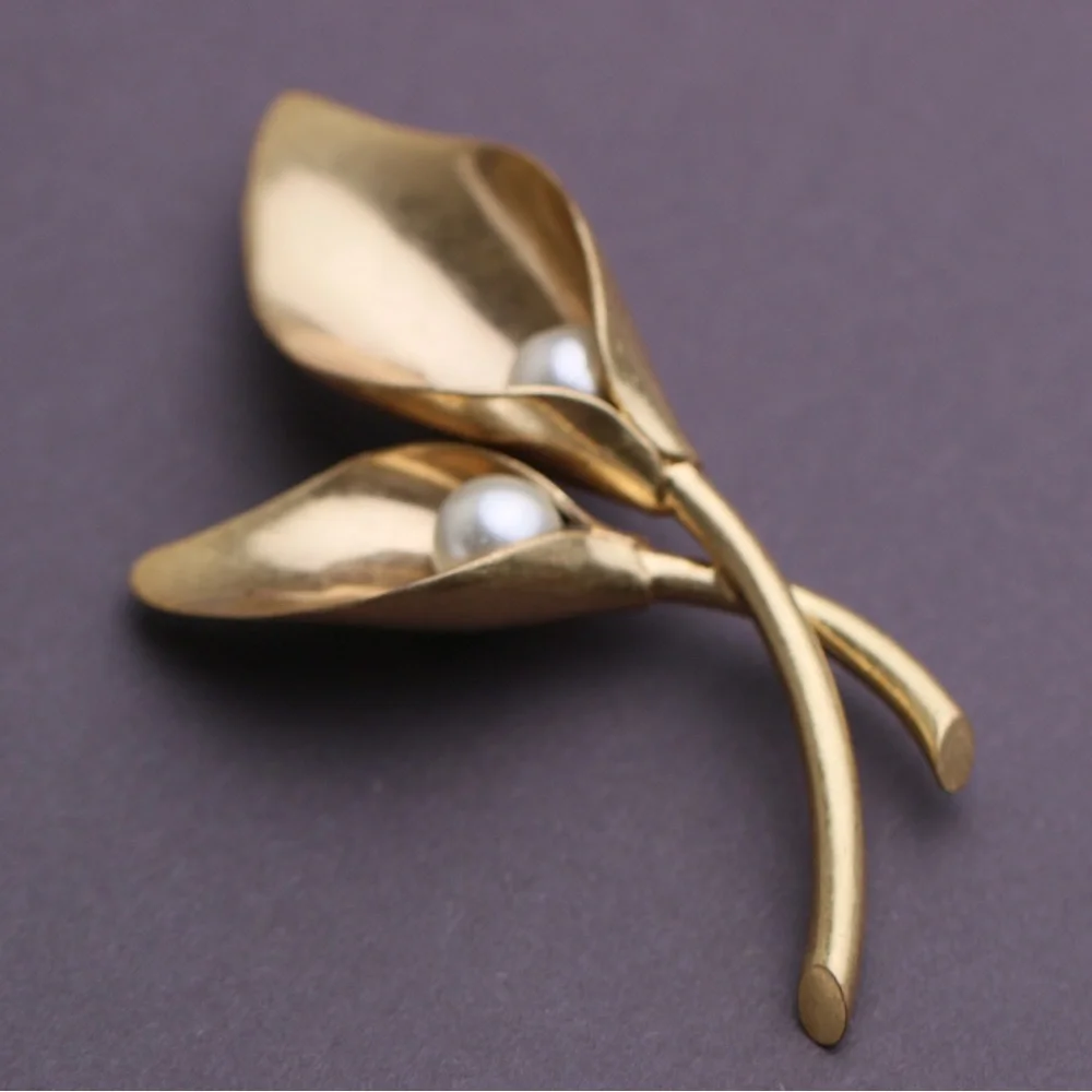 Lulu Forest Leaf Pin